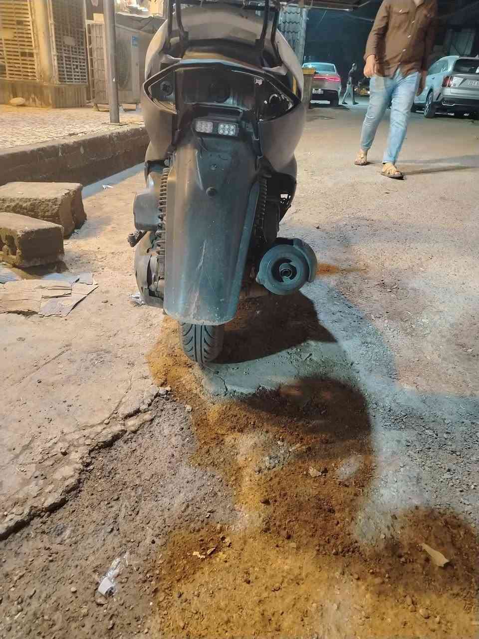 سلام عليكم سكنس للبيع شلعة معدل خير من الله سلف وهندر شغالات كهربائيات كلهة شغالة ومفتوحة فقط ولفات وكلشي بيهة جديد كلجات زوج تاير جديد والله شاهد دراجة خير من الله ربع مذب عليهة متواجد خاص ومتواجد واتساب رقمي ***********عنواني شارع فلسطين السعر 375وبيها مجال
