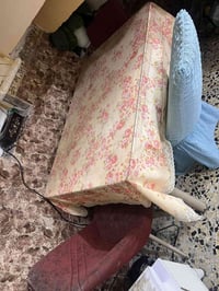 طاولة • ٤ كراسي