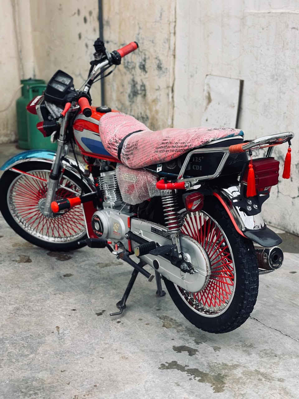 سلام عليكم دراجه تايكر موديل 22 اوراق موجوده مكاني كلار السعر 500 وبيهه مجال مكاني كلار هاذا رقمي ***********
