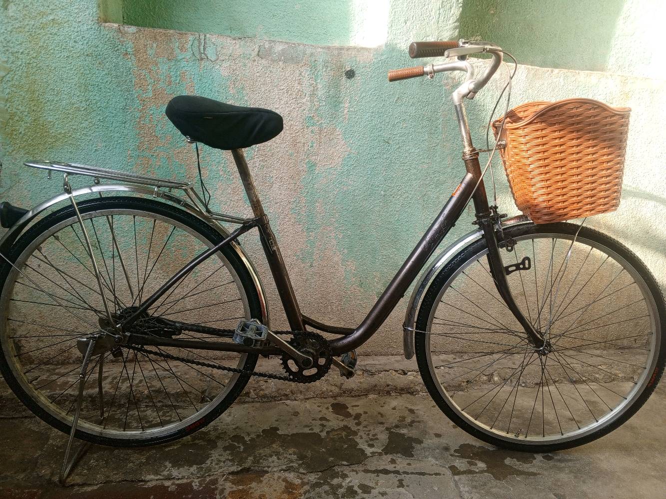 سلام عليكم بايسكل مال حاويه اخذته قبل شهر و هسه ريد بيعه متوازي عله بيعه اني اخذته 100و25الف و ريده 80الف بس والله ما بيع بهيج سعر بس متوازي بايسكل جديد بعده بكاني بغداد طب خاص كبل ***********واتساب الف عافيه الي ياخذه 