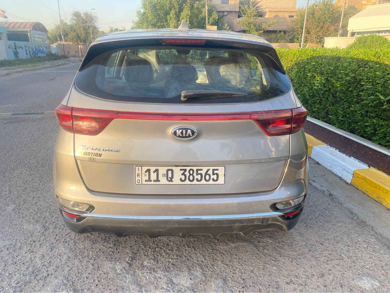 السلام عليكم سبورتج وارد امريكي موديل ٢٠٢٢ السياره جديده بمعنى الكلمه ماشيه٢٩ الف ميل ماشيه ٩ الاف فقط هنا بالعراق السياره كلين ما بيها تبديل ولا قطعه والحادث نفسه بعده موجود بيها وما صابغها برغي ما مفتوح بيها مكينه كير كهربائيات وكشر كفاله على وضع الشركه بدون ايرباك بدون دواخل رقم بغداد وبأسمنه احنه مستورديها السياره فور ويل نص فول السعر ١٨٠ وبيها مجال وصور امريكا مرفقه بالمنشور 
 

‭٠٧٧٠ ٩٧٤ ٩٢٥٤‬
محسن ابو علي بغداد, العراق
