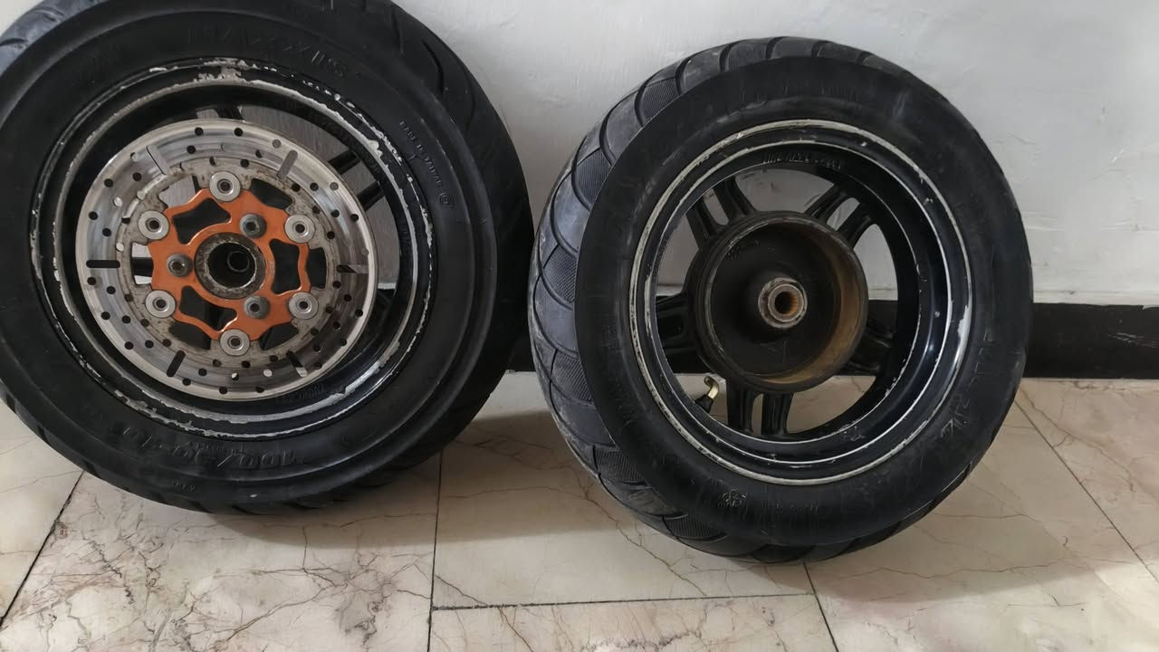 سلام عليكم شباب وياله مال جي تي آر لبيع تايرات ماكسز اصليات سعر 100رقم *********** مازنجر ما عندي واتساب موجود
