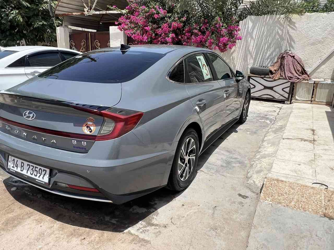 سوناتا مديل 2023 مصبوغه عام تغير لون تكسي دبي اسمنتي سياره نضيفه كلش ما ناقصه شي كامله حداديه كير محرك تبريد كله كفاله اي نقص ما بيها السعر(135)والشراي يتصل وبلخدمه ***********
