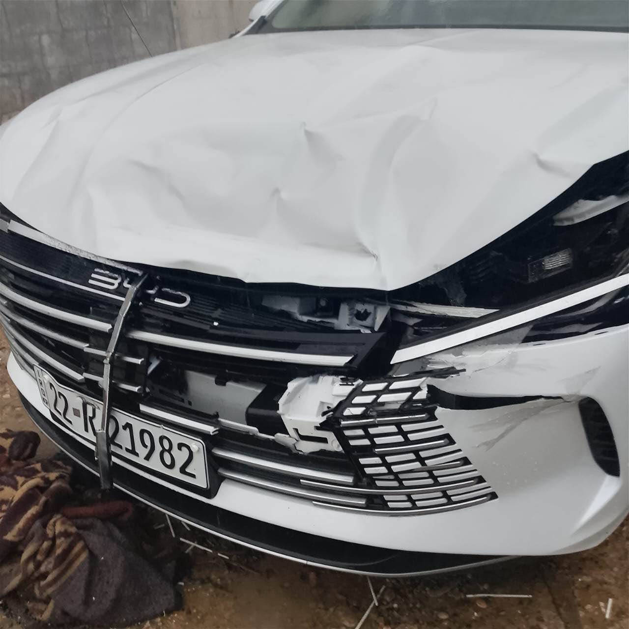 BYD 2025 سياره ماشيه 10000  ابيع ع وضعه مرقم جاهز دسترويل هايبرد كهرباء محرك مكفوله من كلشي غير هاي الضربه بيها الضرر بيها راديتر مي وراديتر تبريد دعاميه بنيد الجاملغ بس راجع من مكانه مابي شي سياره بعده جديده  لايت راسلت وكاللات تكلفه الضرر كامل مع قطع جديده تكلف مليون رايد السياره ب 114السياره شغاله وتمشي مابيها شي بس مابيها مي راديتر 
رقمي واتساب ***********
مكان السياره اربيل Singapore
