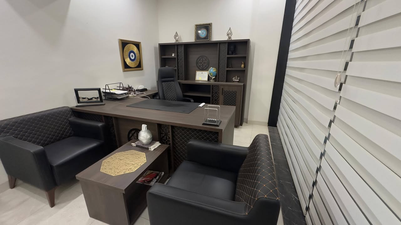 ✨ للبيع أثاث مكتبي فاخر – أربيل ✨
أثاث راقٍ بحالة ممتازة، محافظ عليه بعناية، يتميز بالأناقة والجودة، مناسب للمكاتب والشركات الراقية.
📩 للتواصل والاستفسار  (للجادين فقط).
***********
