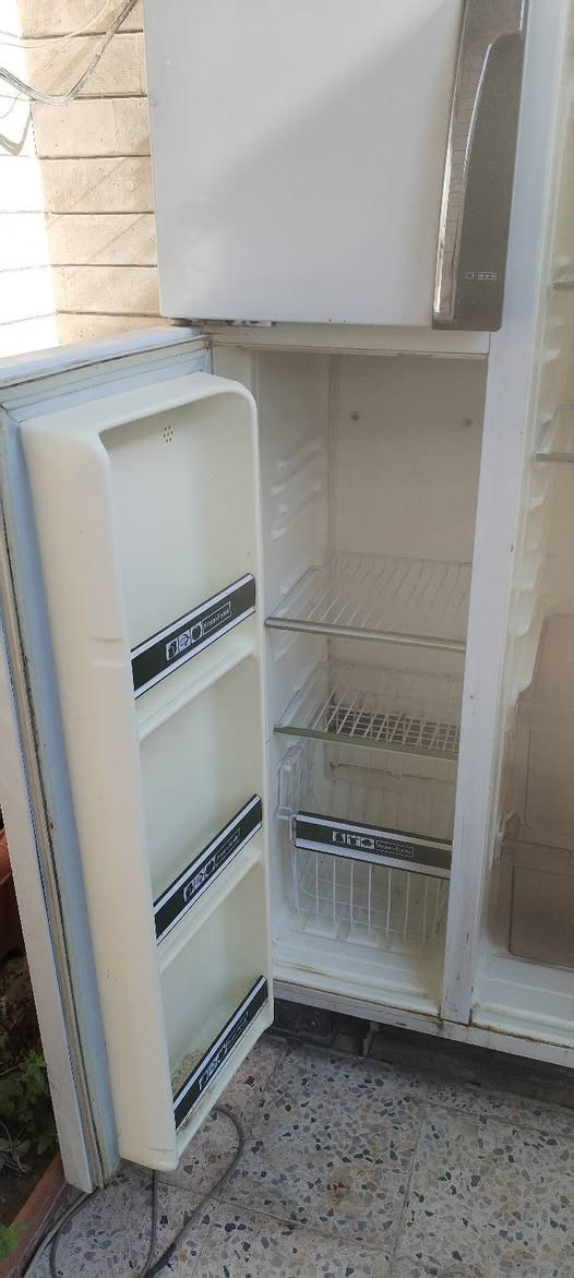 ثلاجة Natinol  ياباني نظيفة جدا محركها اي الماطور مبدل جديد مشحون غاز اول مره نظيفة جدآ.....  للاستفسار سعرها ٢٠٠ الف هاتف *********** او ***********
