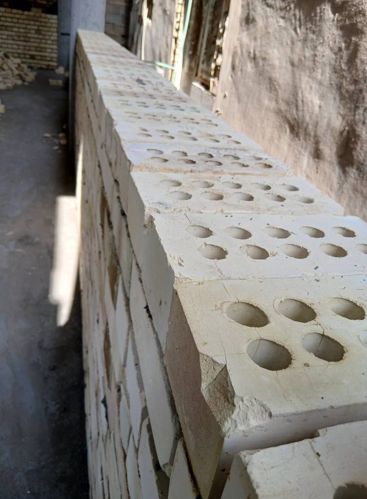 ابو علي خلفه بناء طابوك شغل نضيف 
***********
