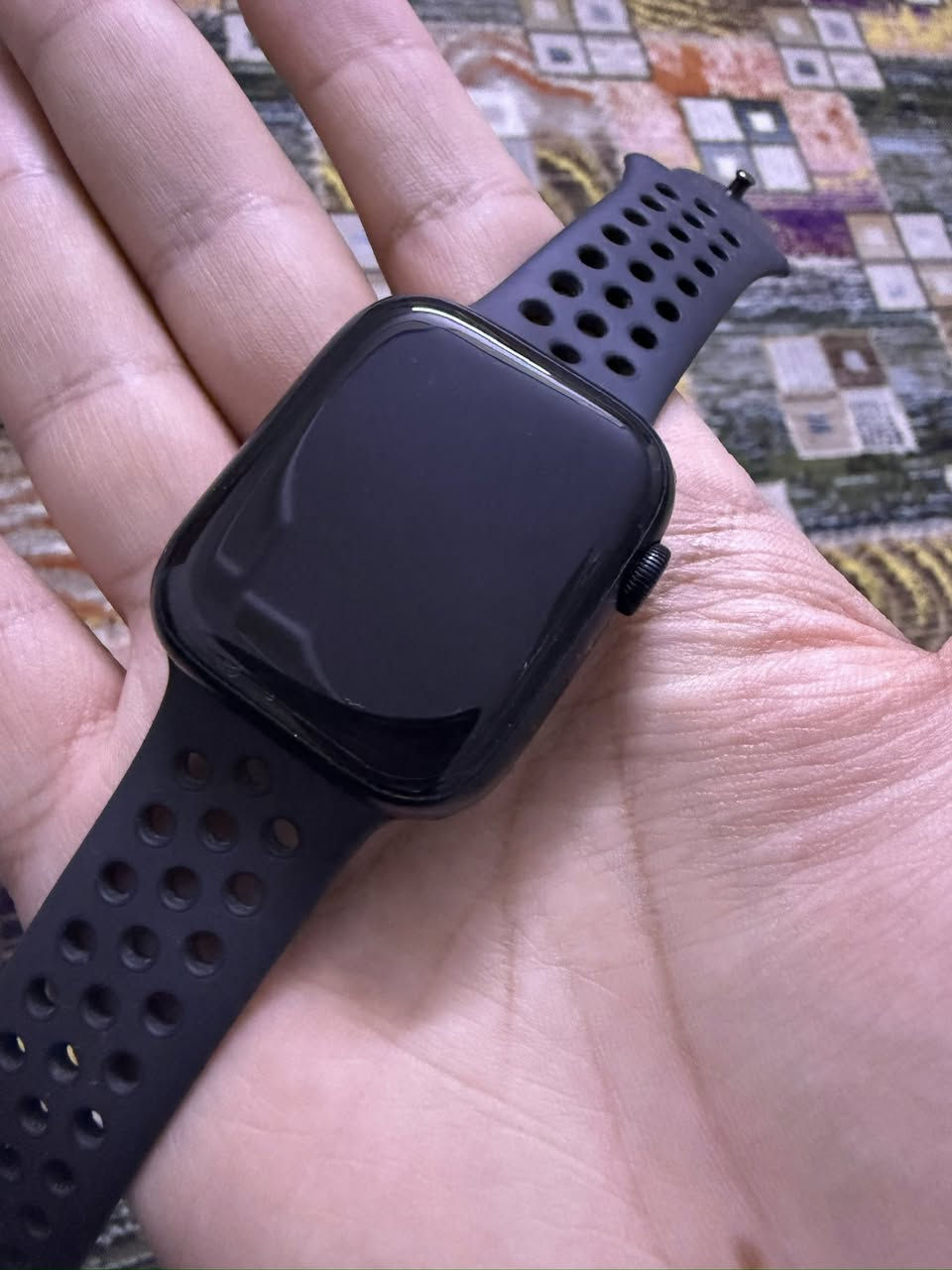 السلام عليكم 
ابل واتش جيل 7 اصدار نايك
ساعة نظافتها 100%
بطاريتها 86%
حجمها 45mm
الساعة كامل ملحقات باكيت وشاحنة 
الساعة يجي وياها هديه سيرين
سعر الساعة 250 قفل مابيه اي مجال 
تواصل واتساب فقط  ***********
