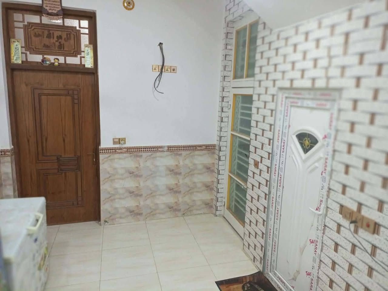 سلام عليكم بيت بحي العسكري قرب شارع ابو قاسم يم دله تبليط مجاري  بيت المساحه ميه بيت طابقين جديد ما صار فتره من كعدو بيه مطلوب اربعين مليون اسكان السعر ميه وتلاثين تريد السكان وراي تريد وراك حسب التفاق الرقم ***********
