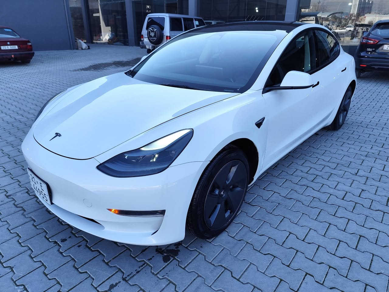 2023 Tesla model 3 
بدون صبغ بدون ارباك..
حادث بنيد مبدل نفس اللون تفصيخ
سيارة أونلاين
ماشي 15الف ميل حقيقي
سعر 170
مكان سليماني
سيارة مرقم سليماني
***********
