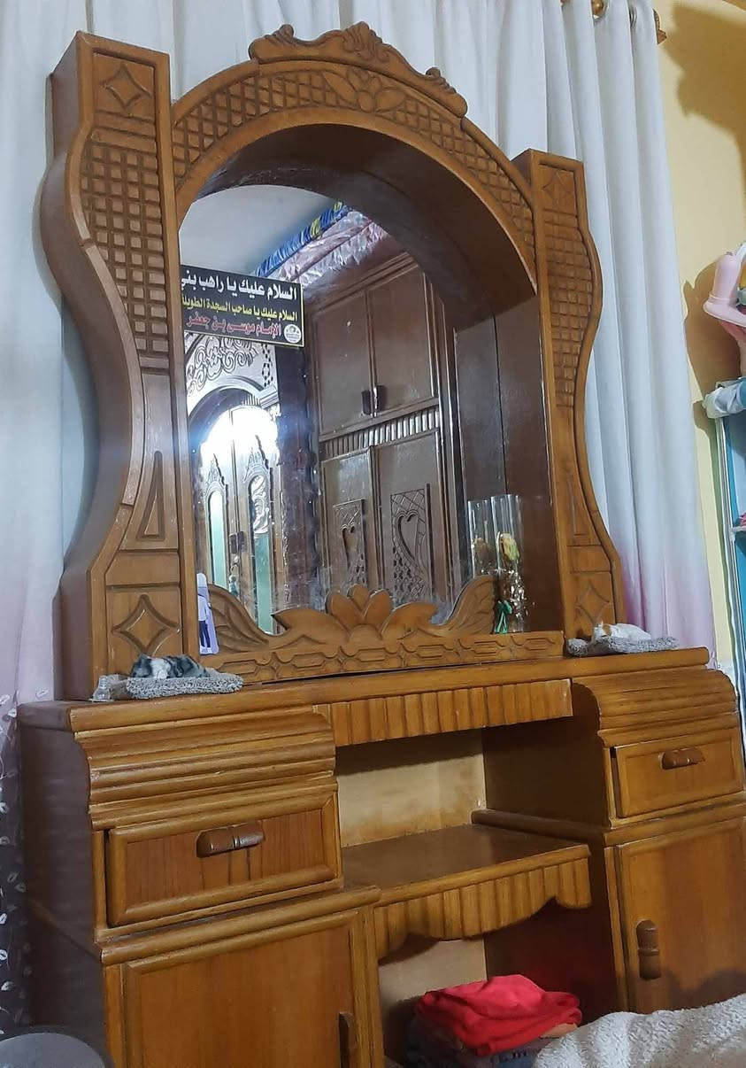 السلام عليكم غرفة اللبيع الي يريده يراسلني خاص شوية ميز المراية بي حرك والكنتور بي شخابيط


**إذا كنت صاحب هذا الإعلان وتريد حذفه لأي سبب، رجاءا أرسل رسالة إلى الدعم الفني**