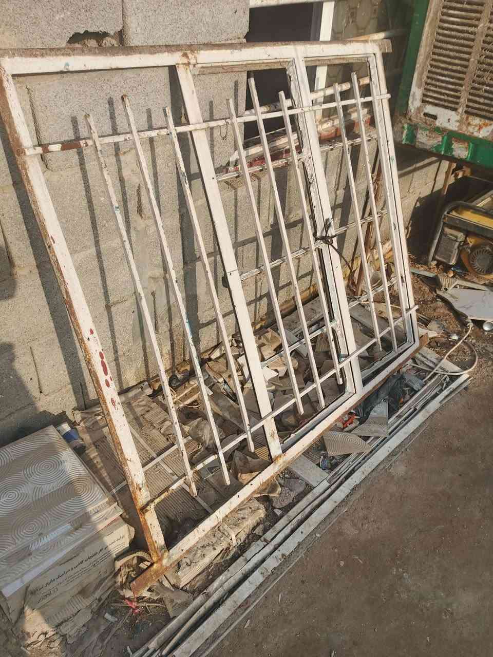 باب 3متار طلاكتين البيع باب زغير
شباك كوت نواب الضباط قرب الحولي 
***********
