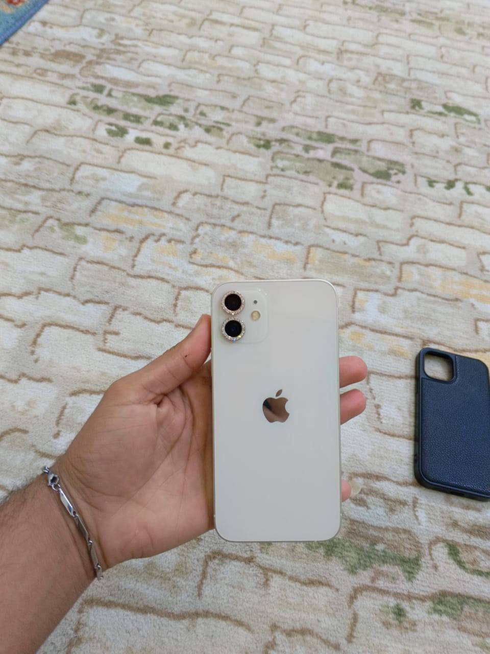 بيع مستعجل ايفون 12عادي سعره 325 قفل زلغ مابي مكفول كله بلادي كامرات تخبل جهاز ماخذه جديد مو باله  فيس ايدي شغال ذاكره 256 بطاريه 70  ما يصرف شحن لن بطاريه بلادي  شريحة وحده كامل ملحقات كارتون وكفر 2 مكاني بصره حيانيه ***********
