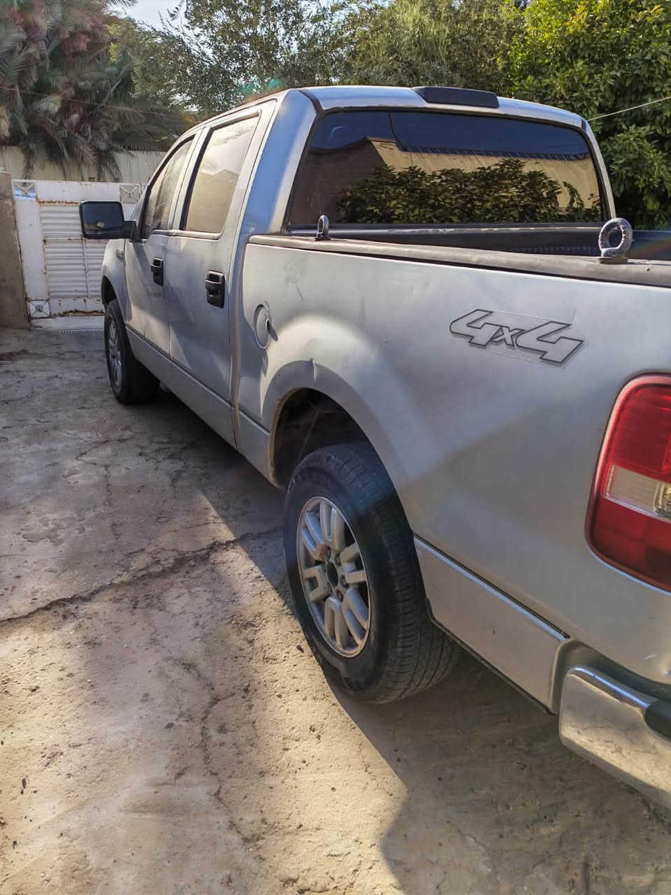 فورد f-150 موديل 2007 محرك 8 سلندر 5.4 السيارة خليجي وبيهه طخة جوة قبق البانزين ومصلحة 
دواخل مغلفة جلد السيارة نضيفه ونواقصهه كلش بسيطة تبريد ثلج رقمهه الدولي الجديد بأسمي سعرهة 100 ورقة وبيهه مجال مكان السيارة بغداد  للاستفسار:
***********
