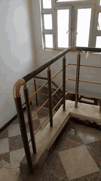 للبيع حي الجامعه بيت١٠٠م طابق ونصف للاستفسار ٠٧٨١٦٧٥٣٥٤٩