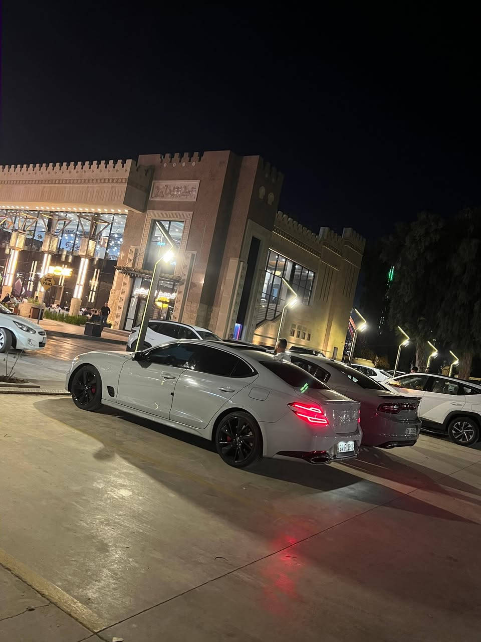 ⚔️جنسز g70 للبيع ⚔️
💜2022 موديل 
⚓️ لون سموكي 
⬅️فول مواصفات فئة بريستيج
💰💰 للسعر علق بتم ويوصلك السعر برسالة على الخاص 📩
 
🔺️فجوج حمره اصليه 
🔺️محرك 6 توين 
🔺️داتا شوه
🔺️بانوراما 
🔺️كشنات تدفئة وتبريد  
🔺️بيها نص جاملغ صبغ وحافه البوند داخل بسيط 
🔺️ايربكات مرجعة والسونار باول تعليق موجود.
⬅️مكان موصل 
 ☎️ ***********
 ☎️ ***********
