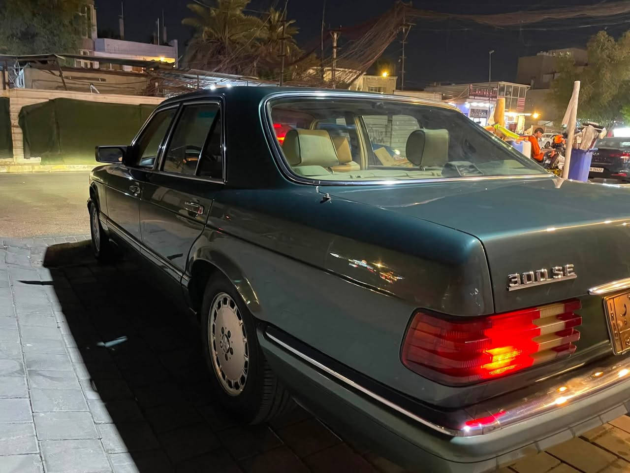 السلام عليكم
مارسدس جامبو 300se موديل 1990
بلاديه بدون أي نقص 
اكسل جديد 
دبل مروحه 
فتحه سقف
كشنات كهرباء 
دبل فيتيم 
دبل هورن 
نقصه الوحيد يحتاج دوشمه للكشنات فقط 
السياره جاهزه ومآبيه أي نقص ان شاء الله 
السعر 90وبيه مجال للشراي 

المكان شارع فلسطين 
الرقم ***********
