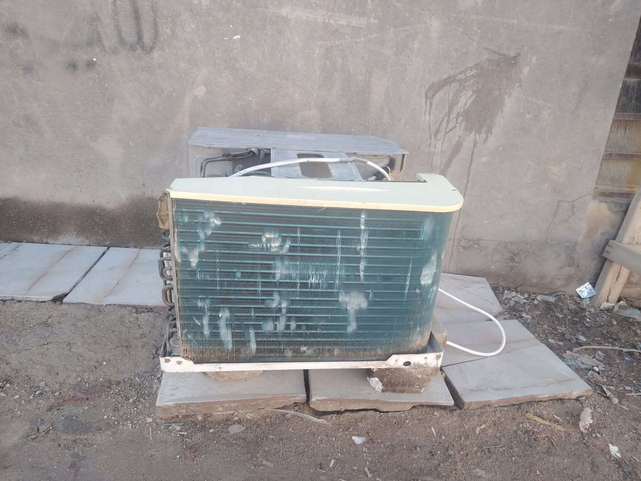 سلام عليكم مكيف شغال 100/100 ثلج كلشي ماناقصه مكاني دوانيه قضاء الشاميه شراي بيك خير ودلل***********
