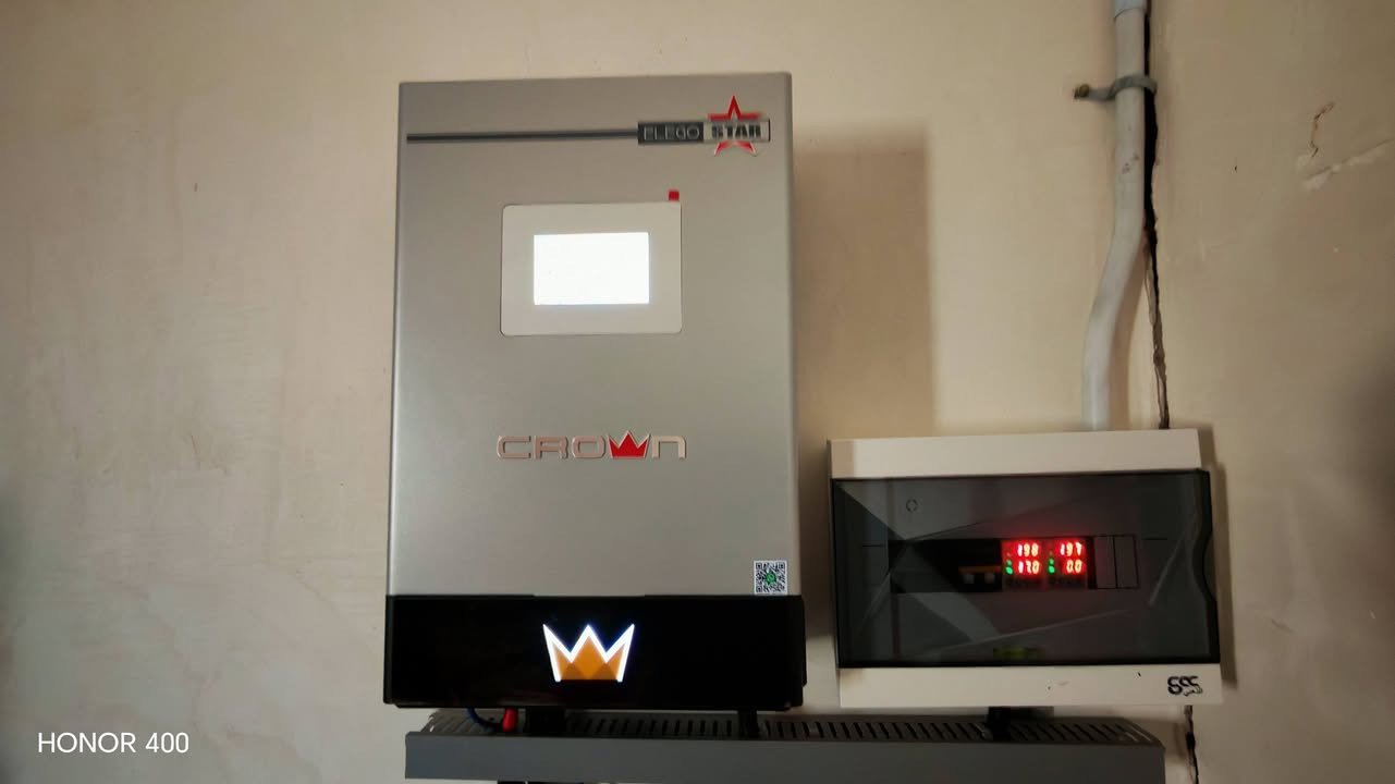 السلام عليكم ورحمة الله وبركاته :
عمل اليوم منظومه 15امبيرفي الرضوانيه الغربيه في قرى السعدان للخال يونس سليمان تكونت من انفيرتر 6.5كيلوا واط من شركة CROWN IP21  مع بطاريه 15BYD كيلوا واط بقدرة تشغيل 4ساعات وامكانية تحديث المنظومه لل25امبير مستقبلاً. 🌹🌹🌹🌹
للتواصل مع : شمس المستقبل  🌷🌷🌷
***********
***********
متوفر نظام الاقساط 🌹🌹🌹🌹🌹🌹🌹
