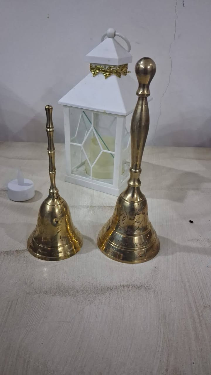 🔔 جرَسين نحاس مشغولات يدوي 🔔

قطعتين فاخرات من النحاس بلون ذهبي لامع ✨
منقوشات يدوياً بتفاصيل جميلة تعكس الطابع التراثي الأصيل

✔️ صوت رنّان مميز
✔️ حجم جيد ووزن ممتاز
✔️ تصلح للديكور التراثي أو الاستخدام العملي

قطعتين أنيقات تضيف لمسة فخامة لأي مكان

متوفر مع إمكانية التوصيل


**إذا كنت صاحب هذا الإعلان وتريد حذفه لأي سبب، رجاءا أرسل رسالة إلى الدعم الفني**