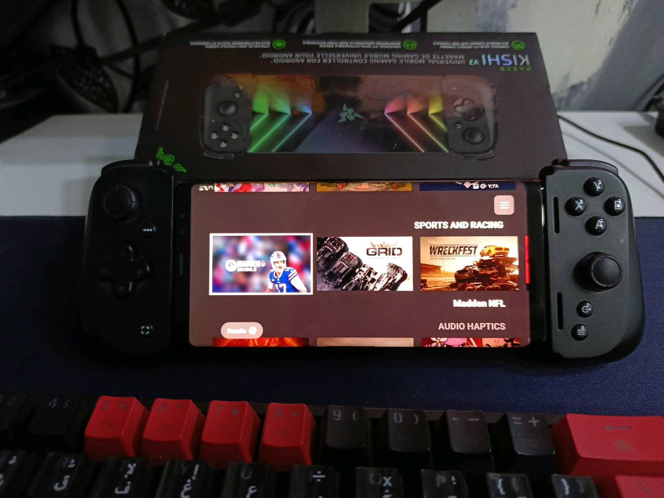 يد تحكم للموبايل من razer 
kishi v2  تايب سي نظيفة و شغالة كل شي مابيها  تكدر تلعب العاب الموبايل تكدر تسوي بث من الحاسبة او البلي للموبايل و تلعب طبيعي تكدر تلعب العاب المحاكيات السعر 35 مكاني بغداد 