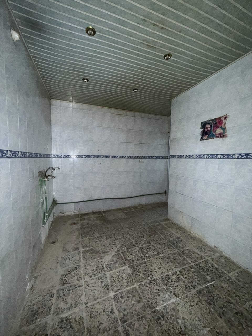 � دار للإيجار – النجف / حي السلام

📍 الموقع: النجف – حي السلام
خلف شارع سيراميك الروعة – موقع هادئ ومناسب للسكن

🔹 المساحة: 100 متر
🔹 البناء: طابق ونص

✅ الطابق الأرضي:
غرفة + صالة + مطبخ + صحيات

✅ الطابق العلوي:
غرفة + صالة

💰 سعر الإيجار: 450 ألف دينار شهرياً

📞 للاستفسار والمعاينة:
مكتب اليسر للعقار والمقاولات العامة
📍 العنوان: النجف – حي السلام – شارع أبو دجاج
فرع حي الجامعة، جوار محطة غسل يعقوب الدين

📱 ***********
📱 ***********

إ
