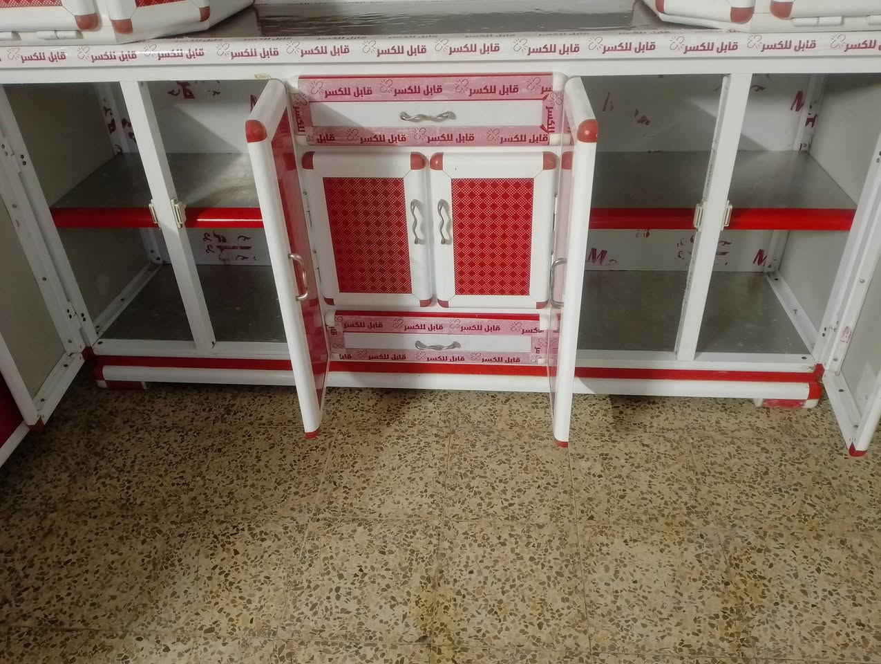 300 وبيها مجال.لتواصل خاص او الاتصال بالرقم ***********
