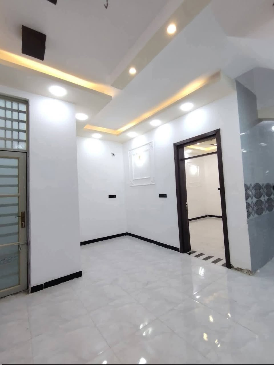 مساحه 130 متر #طابو_زراعي  سند ٢٥
🤑 سعر والوحده لبيت 45🤑و
(مكتب  الفهد عمود 270
تفاصيل لبيت (( موجود🎥📷 فيديو كامل للبيت
غرفه نو2// مطبخ// صاله// استقبال// صحيات خارج وداخل 

عنوان البيت  نجف مقابل ملحق قرية لغدير 

بناء ممتاز// اساس وسقف صب 
طابوق 🧱 جمهوري

كل البيت #سقوف_ثانويه

كل الخدمات موجوده 
مدارس 🏫 سوق #تبليط 

مقابل  قرية الغدير  ***********واتساب
