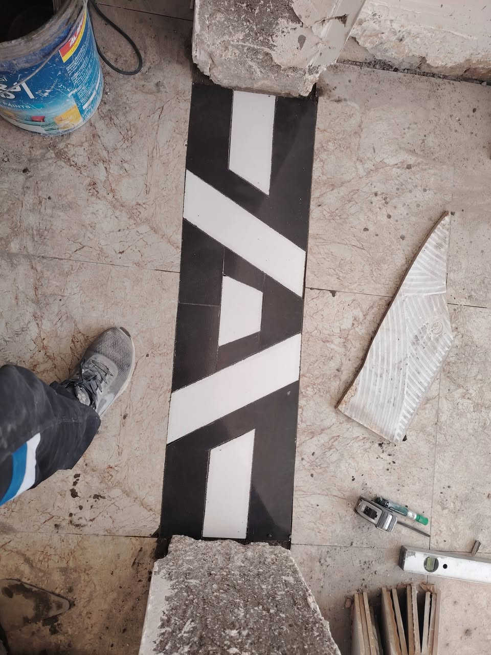 خلفه متفرغ( سيراميك ارضيه تغليف درج ) تصال ع وايساب ***********
