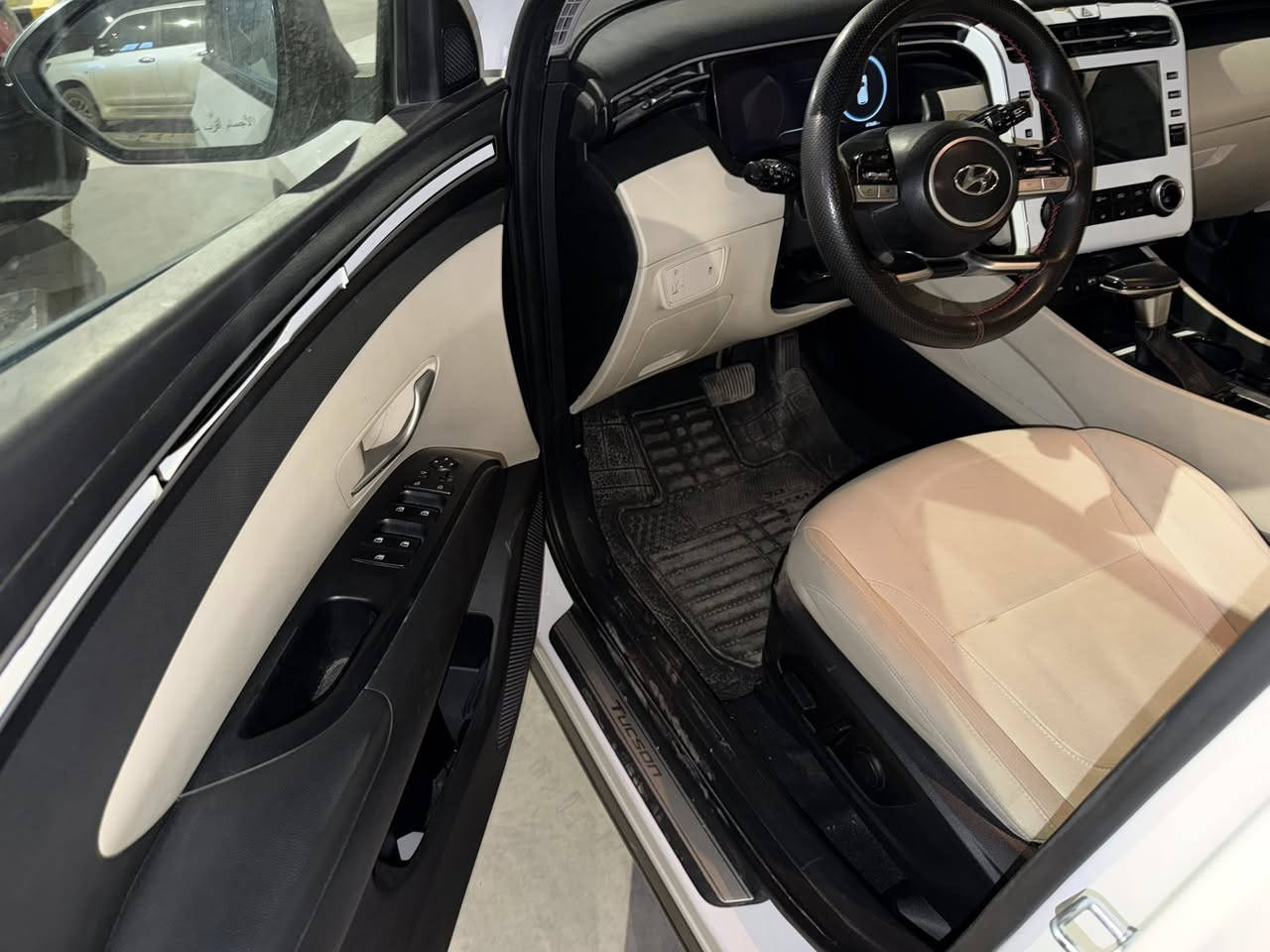 توسان 2024 خليجي استلام شركه
موصفاتها الفول قماره حديد بصمه تشغيل عن بعد 2 كرسي كهرباء بردات خلفيه 
ماشيه 61 الف السياره جدا جديده 
رقمها بغداد باسمي عنواني منصور 
السياره مكفوله كلها كير ومكينه عدا طخه صغيره صارت با بنيد 
سعرها 205 وبيها مجال سعرها كلش زين 
***********
