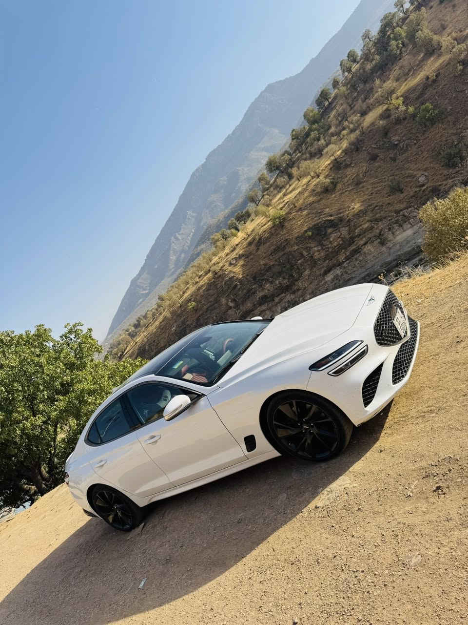 g70 موديل 2023 للبيع فقط
‎‏‎ المحرك 2000turbo

السياره مرقم بغداد رقم شبه مميز باسمي 
السياره ماشيه ٢٦ الف كيلو 
فول مواصفات
  فتحة سقف (بانوراما) 
داخل احمر 
‎:- بصمة
‎‏‎:- تشغيل عن بعد
‎‏‎:- كشنات ميموري سيت
‎‏‎:-كشنات تدفئة تبريد 
‎‏‎:- ستيرن كهرباء  + هيتر
‎‏‎:- 5 وضعيات قيادة ( Eco - Comfort - Sport - Sport 
‎‏plus - Custom )
‎ -: گزوز رياضي بلاد الصوت
‎‏‎‏:- Auto Hold
‎‏‎:- سستم سماعات (Lexicon )
‎‏‎:- شاشة كبيرة كاربلاي وتحكمات كامله
‎‏‎:- كيجات ديجيتال
‏‎‏‎:- رادارات امامي وخلفي وجانبي
‎‏‎: حساسات امامي وخلفي
‎‏‎:- نظام تحديد المسار 
‎‏‎:- دسكات بريمبو بلاد 
‎‏‎:-مري شفط +اشارة +تعتيم الضوء 
‎‏‎:- لايت LED امامي خلفي 
‎‏‎:-دخول ذكي مع انارة ترحيب
‎‏‎:-قيادة ذاتية  
‎‏‎:-تحديد مسار+مثبت سرعه  
‎:. تحذير فتح الباب اذا كان احد بجانب السياره 
‎:. قطعتين تبريد 
‎:. كشن السائق حضن على مود sport + sport plus 
‎:.تو ويل 
‎:. ماسحات اوتو تتحسس المطر 
‎:. ترحيب علامه Genesis 
‎: نقطه عمياء 
‎:. شفتات ستيرن 
‎:. هيتر بل مري 
 السياره كلين بدون حادث فقط تقرير غرق ومبدل سستم كهرباء وع شرط السياره شغاله بلاد وع الضمان 
سعر٢٢٥ بيهه مجال بسيط
مكان السياره ديالى
***********
***********
