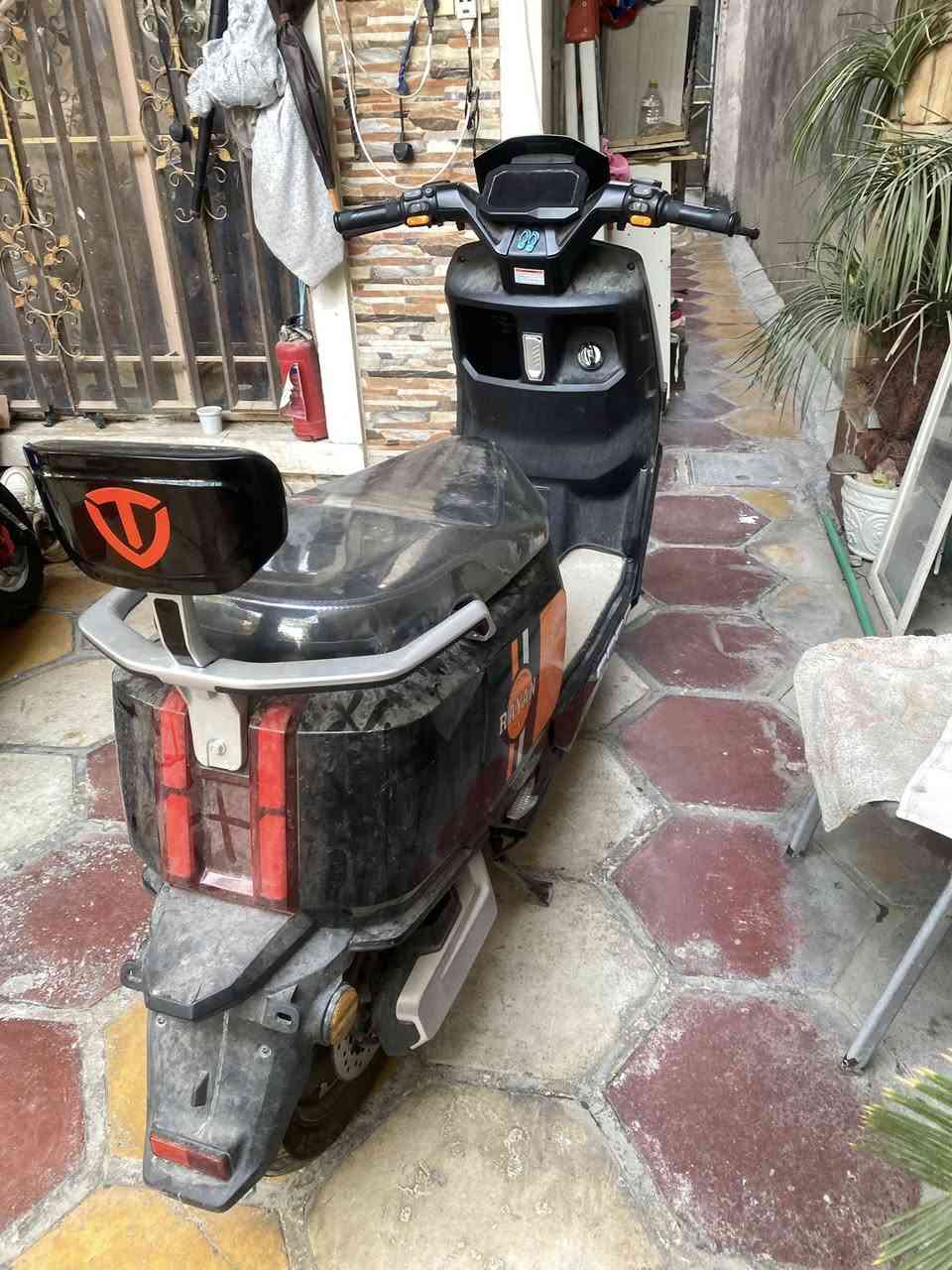 سلام عليكم دراجه وحش الكون للبيع يرادله تخم باتريات كامل فقط باقي الدراجه نظيفه حك الروحه والجيه دراجه حلوه والله صارله 5 اشهر مكاني الشعب البنوك الي يريد يراسلني *********** واتساب
