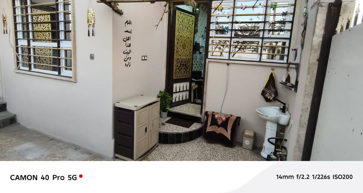 دار للبيع 100 متر مربع ركن بلدية داخل بل تمليك قرب مدرسة الأمام الزهري أو الملعب أو بازيخانة المشاعل 
يتكون الدار من غرفة نوم وهول وستقبال ومطبخ وصحيات 
موقع مميز و دار مرتب وقريب عل شارع 
السعر 60 مليون 
الأستفسار انتصل عل أرقام 
***********
***********
موقع المكتب قصر الريان حي عدن شارع التنانير قريب عل صيدلية اليمامة
