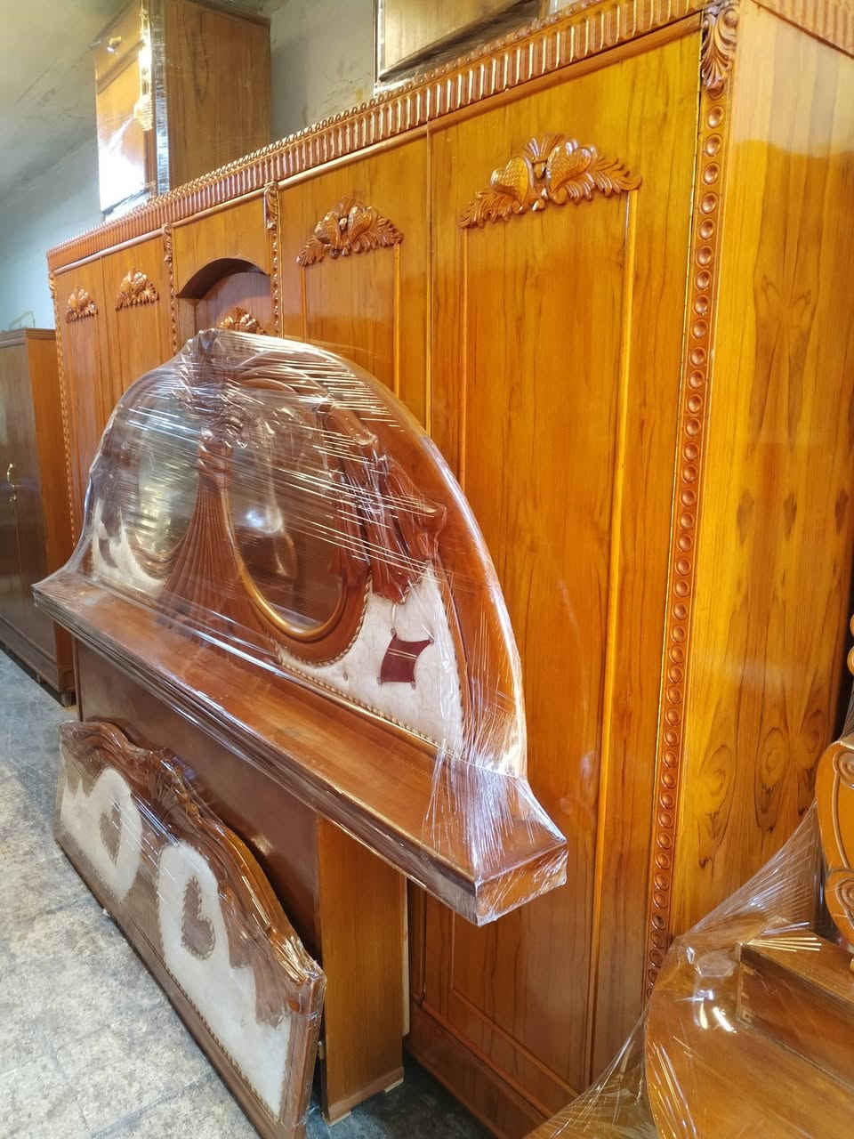 غرفه 5باب حيل حلوه شغل ثقيل ونضيفه السعر 525
***********
***********
