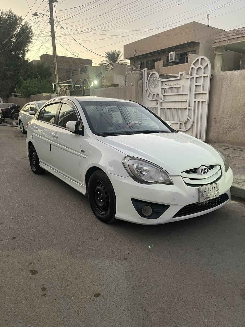 اكسنت 2011 الشكل الرياضي
المواصفات :- 

خليجي

تبريد ( شرط التثليج والانجماد بلصيف مو هسه 😉 )

محرك 1600 ( جديد ) 

كير ( جديد )

صدر امامي و خلفي ( جديد )

تايرات زوج امامي ( جديد ) الخلفي صارله اقل من سنة مبدلهن

كاميرا وشاشة وحساسات خلفية 

فتحة سلايد

اشاير بلمري

اقتصادية بشكل مو طبيعي بصرف البانزين

  الملاحظات :-

مثل الباب الخلفي خلف السائق بي ضربة من الاسفل ومصلح ومصبوغ وموجود الضربة بلصور وايضا ملاحظات اخرى 

السياره ناقصها فقط :

تصفير فلنجات اماميه سعر التصفير 20 الف

وشد جهاز الحساس الخلفي مشتري وكامل بس ينشد لان الجهاز المشدود عطلان ودوشمة الصدر واني الممنون 😊

السيارة كاملة مكمله وعلى ايدي مداريها مثل ممداري ابني 😂

اطلع بيها تراي للبصرة واني الممنون 

السعر 94 وبي مجال للطيبين

للتواصل فيس بوك ورقمي ( *********** )
