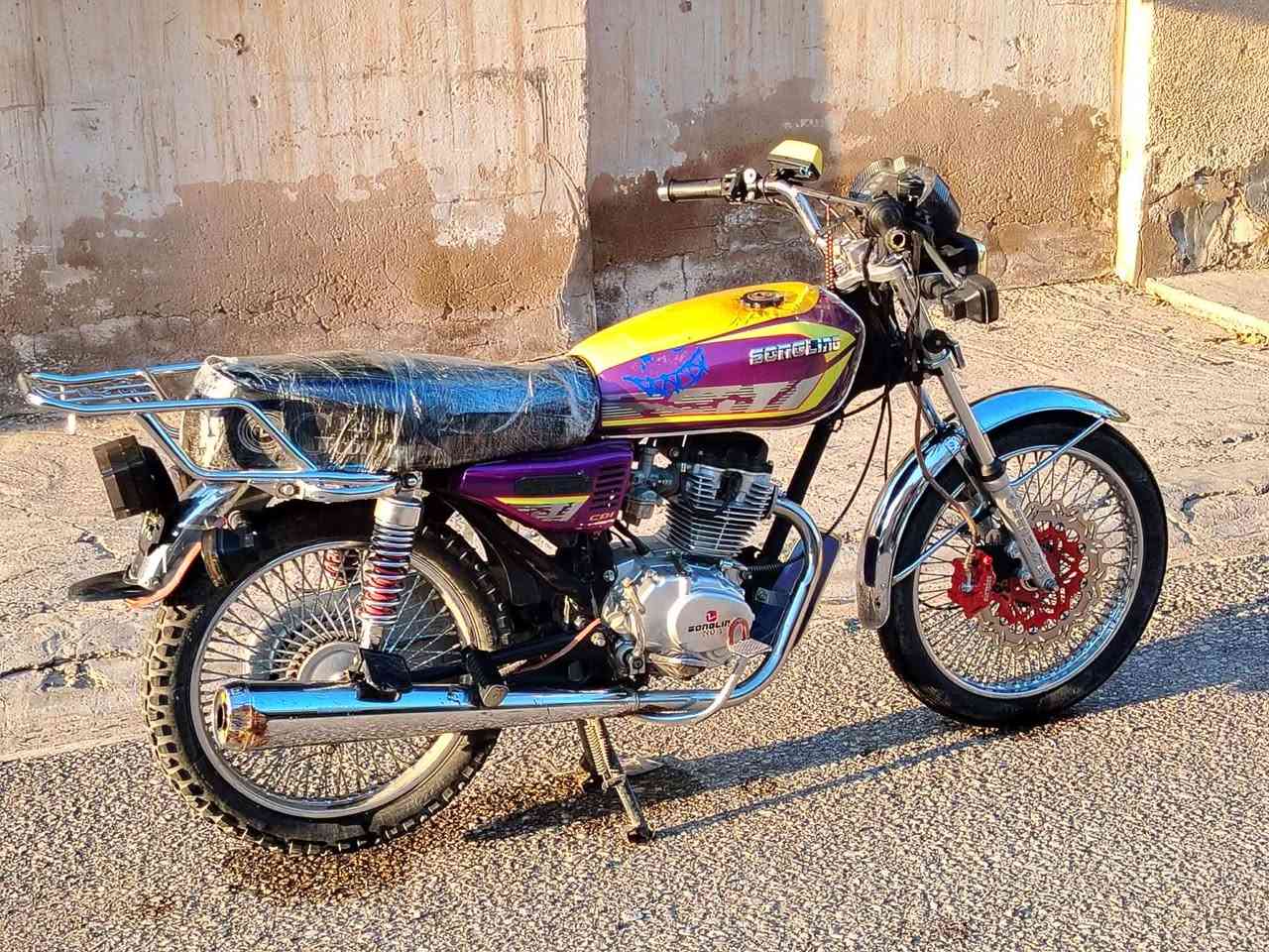 السلام عليكم 
تايكر موديل ٢٤ دراجة كامله مكمله مابيه نقص أوراق كامله سعر ٦٠٠ بيه مجال مكان بعقوبه منطقة شفته استفسار  ***********
