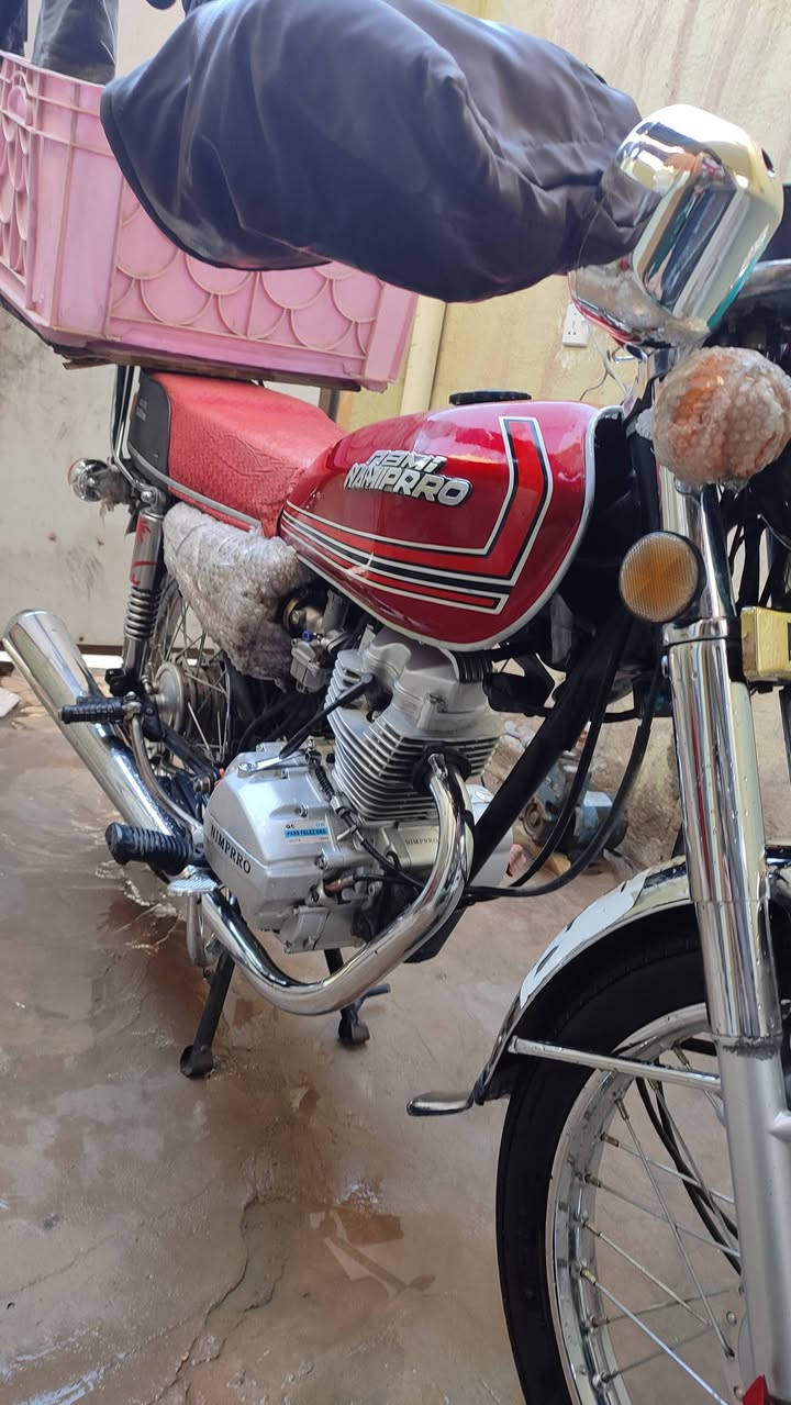 السلام عليكم ورحمه الله وبركاته ..بيع مستعجل
دراجه 4 كير نامه برو غطاس 23 طالعه 24 أصولي  جديده ما عايزه شي وكيلها الكرعاوي بسمي سعر 750 قفل قفل بيع مستعجل 
***********
