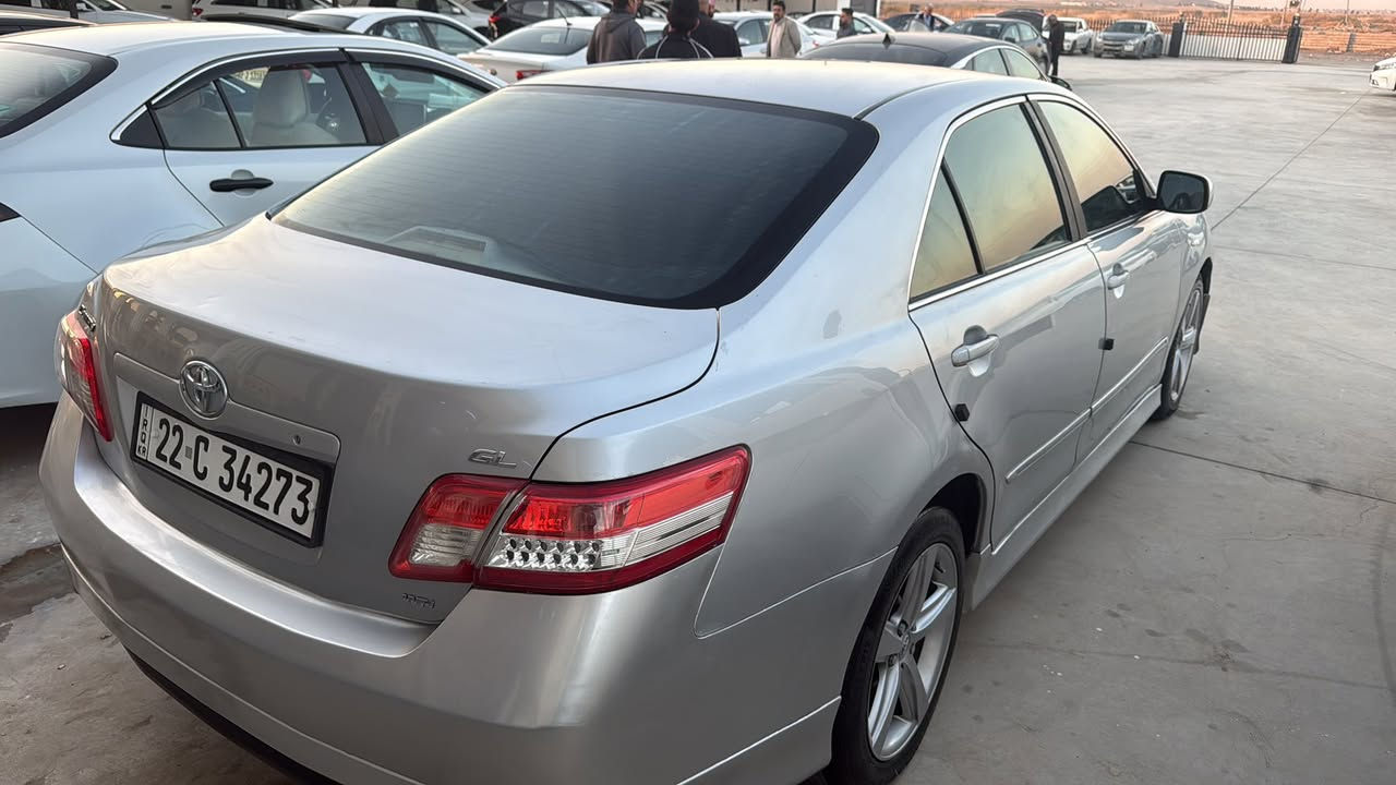 السلام عليكم تيوتا كامري 2011 وارد خليجي السياره نص مواصفات 5ويلكب سبايدر داخل لونين بك لايت لايت لايت عدسه نص مواصفات السياره رقم اربيل رقم وسنويه وهزه وفحص جديد محرك 2500 مفتوح كازكيت تحويل وكاله ثاني يرم طخم تاير صدر كير محرك كله. بشرط السياره بيها الجملغ خلف السكن صبغ بخ فقط بدون معجون بدون دواخل حلوه السياره وناصبه 
***********
