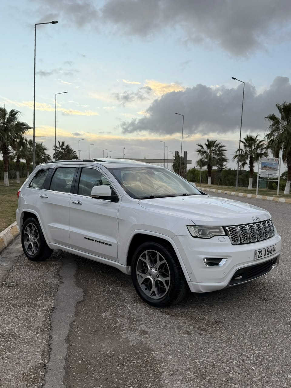 جيب 2019 اوفر لاند ( خـليـجـي )
فول مواصفات  مكفوله كفاله عامة 
عليها منظومة عدسات اوزوم الكشافات والايت العالي 
ماشية 120 الف كيلو حقيقي
لون ابيض
المواصفات 
-جكات 
‏-4X4
‏‎-كشنات جلد بيجي
‏‎-بصمة تشغيل وابواب
‏‎-جنطة كهرباء
‏‎-حساس امامي خلفي
‏‎-رادار جانبي وخلفي وامامي
‏‎-تشغيل عن بعد 
‏‎-نقطة عمياء 
‏‎-مصابيح LED 
‏‎-مصابيح متحركة مع المقود
‏‎-تدفئة مقعد السائق والراكب
‏-‎كراسي السائق والراكب كهرباء
‏‎-تدفئة المقود
‏‎-مقود كهرباء
‏‎-المقاعد من الجلد 
‏‎-نظام قيادة اقتصادي ورياضي وعادي
‏‎-شفتات ستيرن
‏-‎نظام (ثلجي.رملي.طيني.صخري)
‏‎-بلوجكترات LED.
‏‎-شاشة كبيرة
‏-‎سيستم صوت بلادي
‏‎-نظام الملاحة والخرائط
‏‎-نظام تثبيت السرعة (الكروز)
‏‎-نظام تحديد المسار
‏‎-كاميرا دوارة اصلي
‏‎-تدفئة بالمرآة
‏‎-مرآة جانبية قلاب عند الرجوع
‏‎ -مرآة تعتيم عاكسة للضوء داخلية وجانبية
‏‎-اطارات حجم 20 كروم
-سنوية هز رقم ژينكة جديد لحد 2028
اربع طايرات جديد 
صدر امامي خلفي جديد 
بدون اي نقص 
بدون صبخ بدون تعديل بدون تبديل 
كير محرك بشرط مامفتوح 
للستفسار اتصال الرقم التالي 
سعر 293$ 
***********
