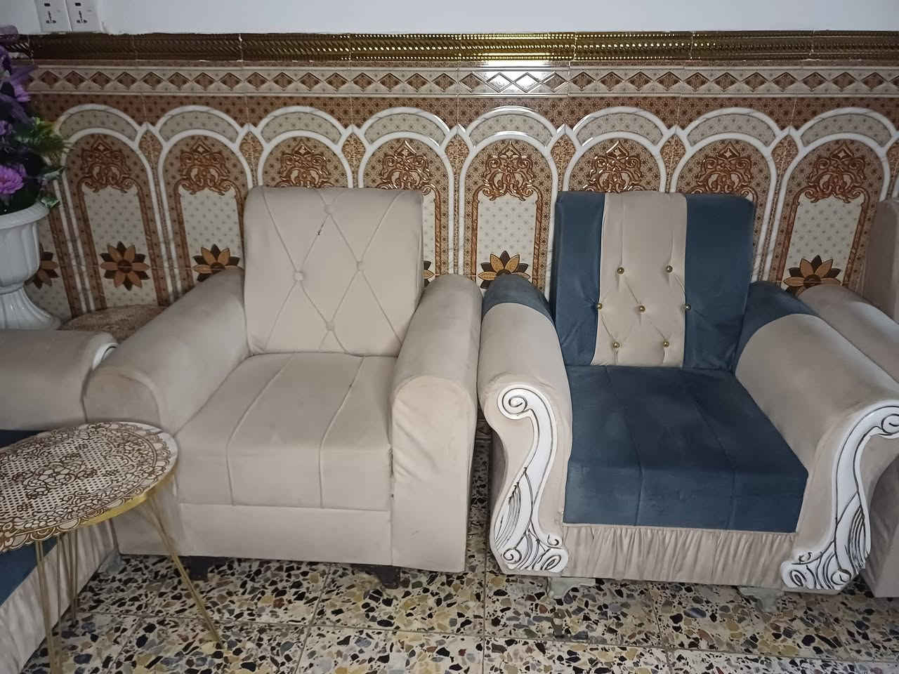 بيع قنفات عدد 20مقعد ثنين تختات نضافه90٪ ضغط عالي سفنج تركي نضافه وجه وضهر دوشمه نضيفه 100% اتصال الهاتف ***********بي واتساب مكاني بغداد
