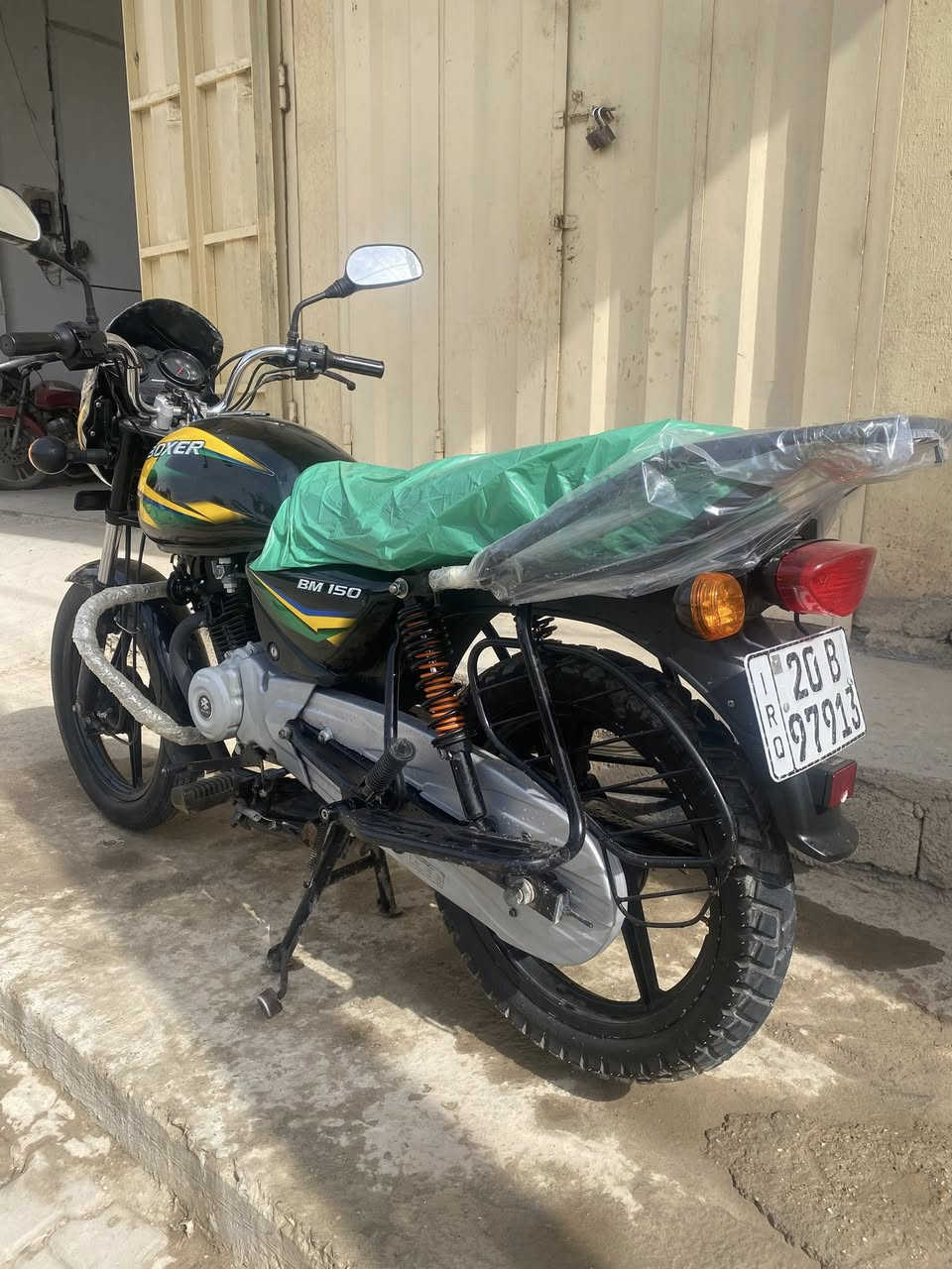 سلام عليكم دراجة بوكسر 22  طالعه ب23 للبيع مكفوله كفاله عامه كير مكينه مكفولات كهربائيات كلها شغاله مابيه اي نقص جيب فيتر وتعال افحص مكاني ديالى بعقوبة خرنابات الشراي يتصل ويدلل ***********
