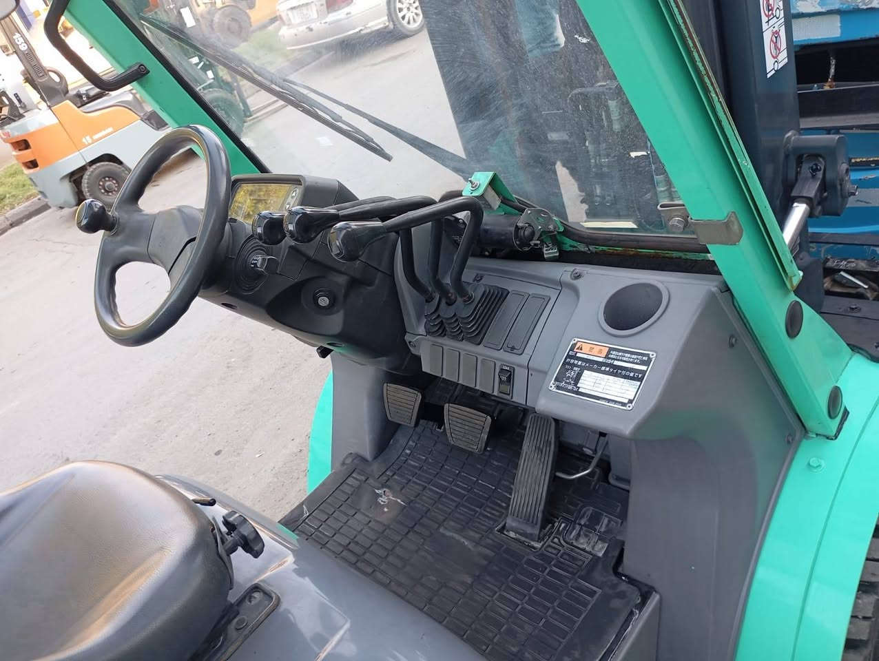 🔹 رافعة شوكية متسوبيشي 3طن ونص 
 ✅جب حاويه 2قطعه 3حركات
📅 موديل2020
⏱ ساعات التشغيل: 4600 فقط
✅ منفيس رقم فحص دخول بصره
✅ استخدام حصري في اليبان🇯🇵
✅ دخول جديد
⚙️ مكفوله كفاله عامه
📍 بغداد مجمع المشن 
📞 للطلب والاستفسار📱 ***********   📱***********
