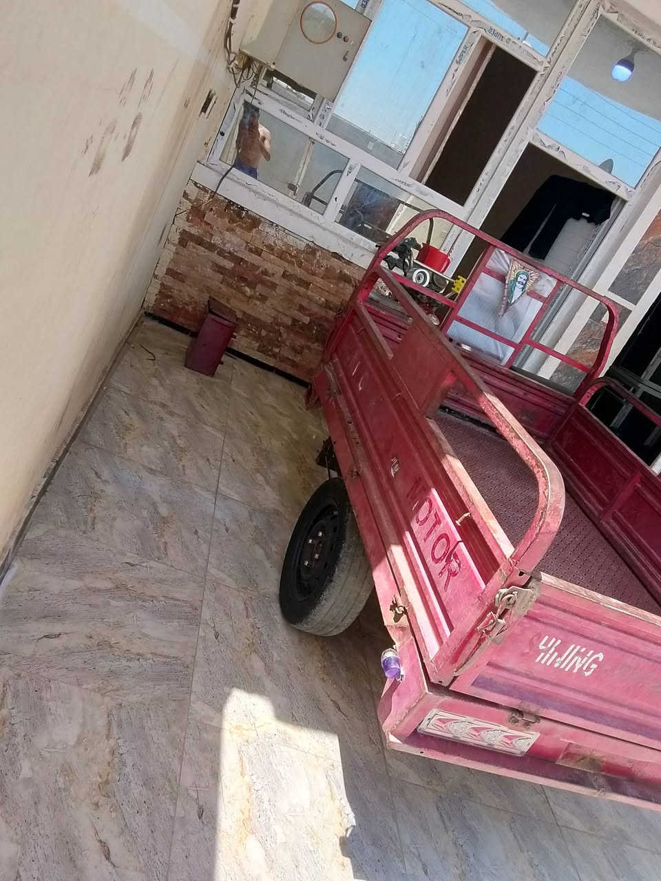 السلام عليكم ستوته للبيع ثلاث مقفوله موديل 14 مكينه 21 السعر 1,200 وبيها مجال ***********
