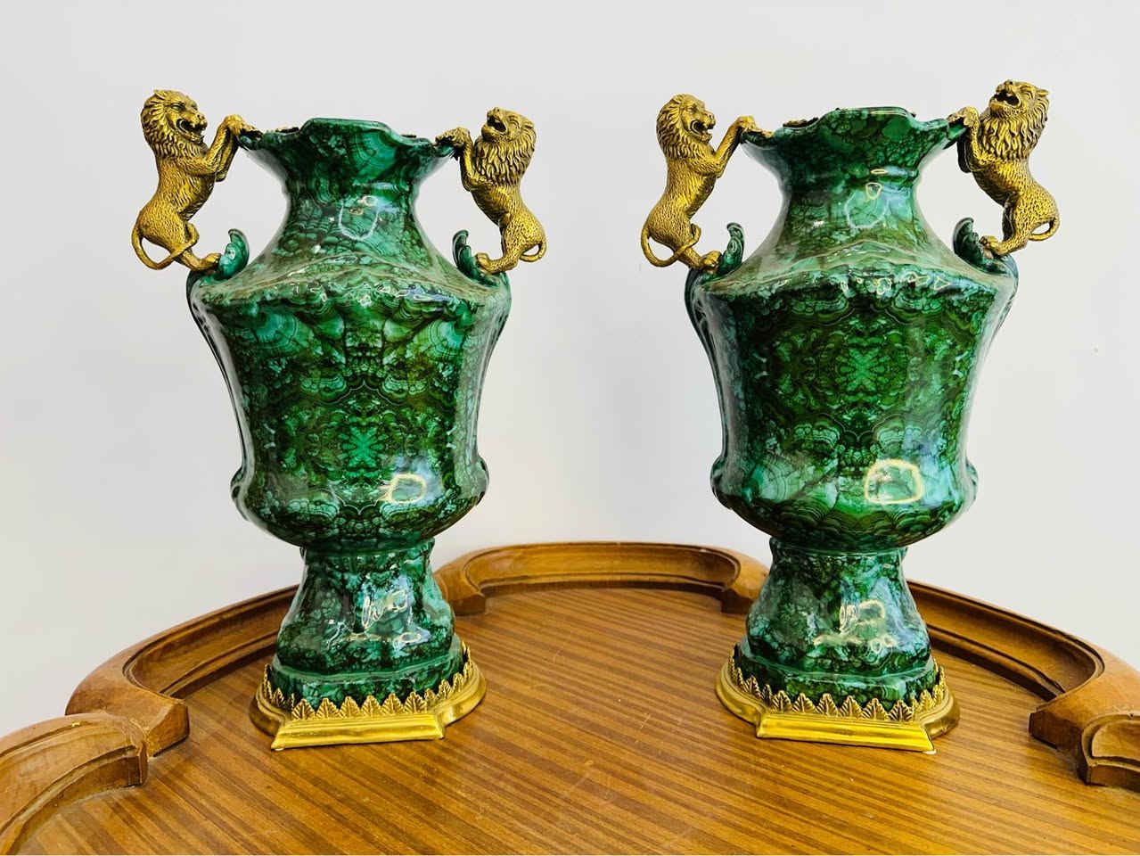 ٢فاز بورسلان مالاكيت بي البرونز فرنسي 
الارتفاع ٥٠سم والعرض ٣٠سم 
دبل فيس 
الكوابيل الفاز مجسم اسد برونز
القاعده برونز 
مضلعه 
تفاصيلهم روعه
ممضي ومختوم القاهرة, مصر


**إذا كنت صاحب هذا الإعلان وتريد حذفه لأي سبب، رجاءا أرسل رسالة إلى الدعم الفني**