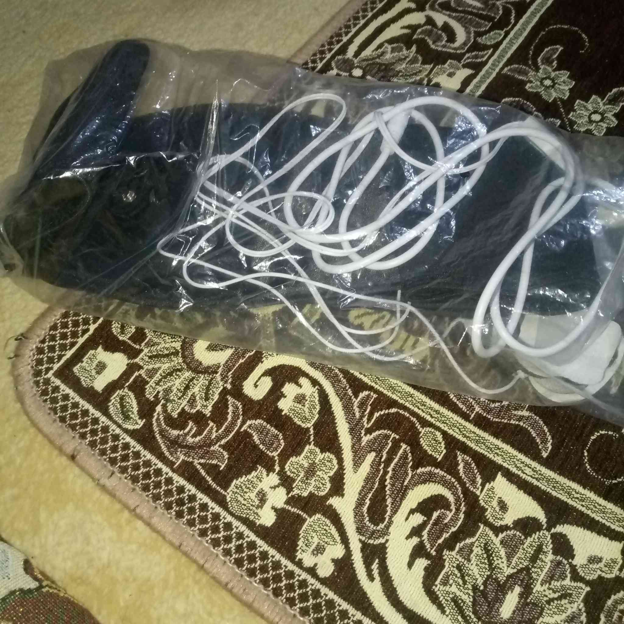 جهاز تحفيز العضلات و التشنجات العضلية يعمل على جميع أنحاء الجسم ماركه هندي جديد مستخدم مرتين فقط مع كامل ملحقاته يشتغل على الكهرباء وفيه جميع الدرجات لحد 90 درجه حرارته اتصال على *********** أو عالخاص
