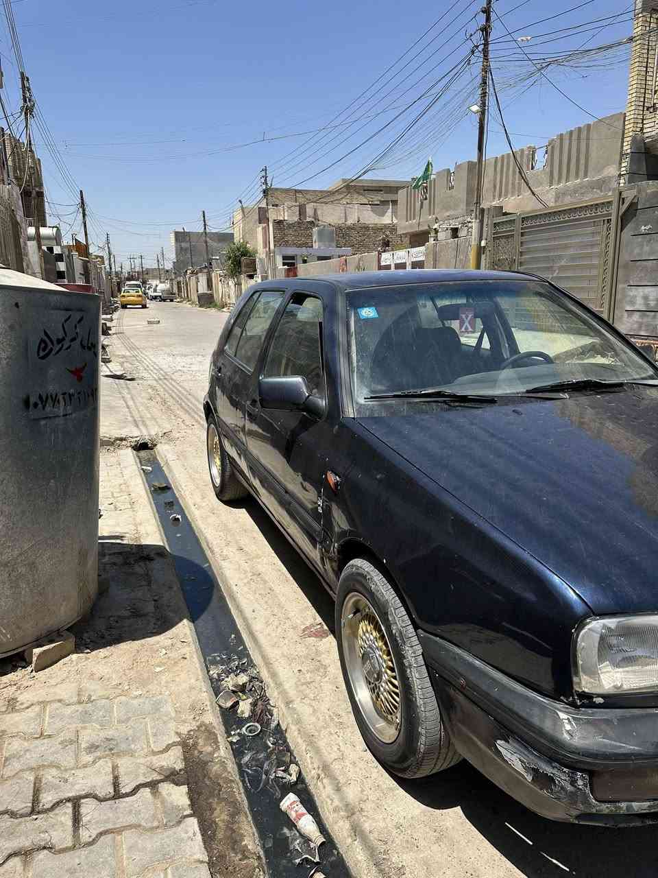 من رخصت حجي ليث المحترم 

🚗 *للبيع المستعجل – كولف فولكس واكن 1992* 🚗

*المواصفات الكاملة:*  
✔️ *الموديل*: 1992  
✔️ *المحرك*: 1800 اقتصادي بالبانزين وقوي  
✔️ *الكير*: عادي ناعم وتبديلات ممتازة  
✔️ *الصبغ*: عام ماعدة القمارة للجمالية بدون حادث صور قبل الصبغ موجودة
✔️ *الداخلية*: نظيفة ومرتبة    
✔️ *الباتري*: جديد
✔️ *السنوية*: جديدة  
✔️ *المرور*: مصفرة 100% من الغرامات والمخالفات، براءة ذمة كاملة  
✔️ *التبريد*: شغال ثلج منظومة كاملة جديدة

*السيارة جاهزة للصعود، ما تحتاج أي مصروف. تجي تشوف وتفحص وين ما تحب.*

💰 *السعر: ٣٨ ورقة وبيها مجال للشراي الصادق*  
📍 *المعاينة: بغداد*  
📞 *للاستفسار: ************
***********

ملاحظة:كير ومكينة وصدر وتبريد كلة جديد على ايدي مبدلهن السيارة مجهزها للشغل اشتغل بيها مندوب وبطلت من شغلتي واريد ابيعها ابد ماموكفتني بالشارع خير من الله . الله يرزق الجميع.
