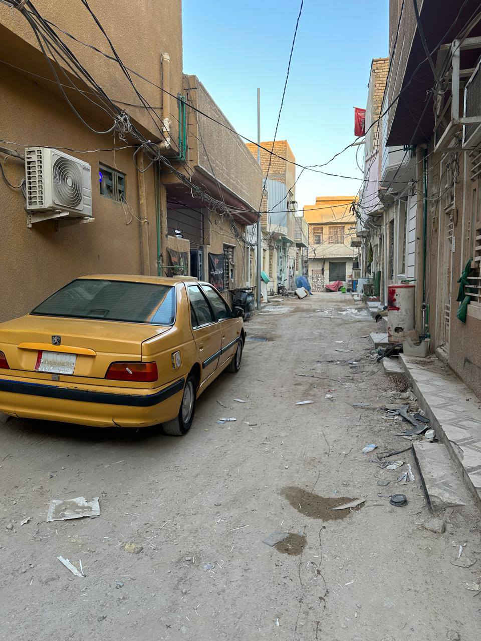 مكلف بالنشر
دار للبيع 100 متر مربع الواجهة 10م والنزال10م 
طابق واحد متكون من 
غرفة 3.5* 4 
واستقبال 4.5*4 
وصالة 3.5*5
ومطبخ 3.5*3 
وصحيات داخلية وخارجية 
البناء طابوق 
والمسافة عن الشارع موضحة بالڤيديو 
السعر 105 وبي مجال قليل 
للإستفسار الاتصال على الرقم ***********
غير متواجد على الفيس
