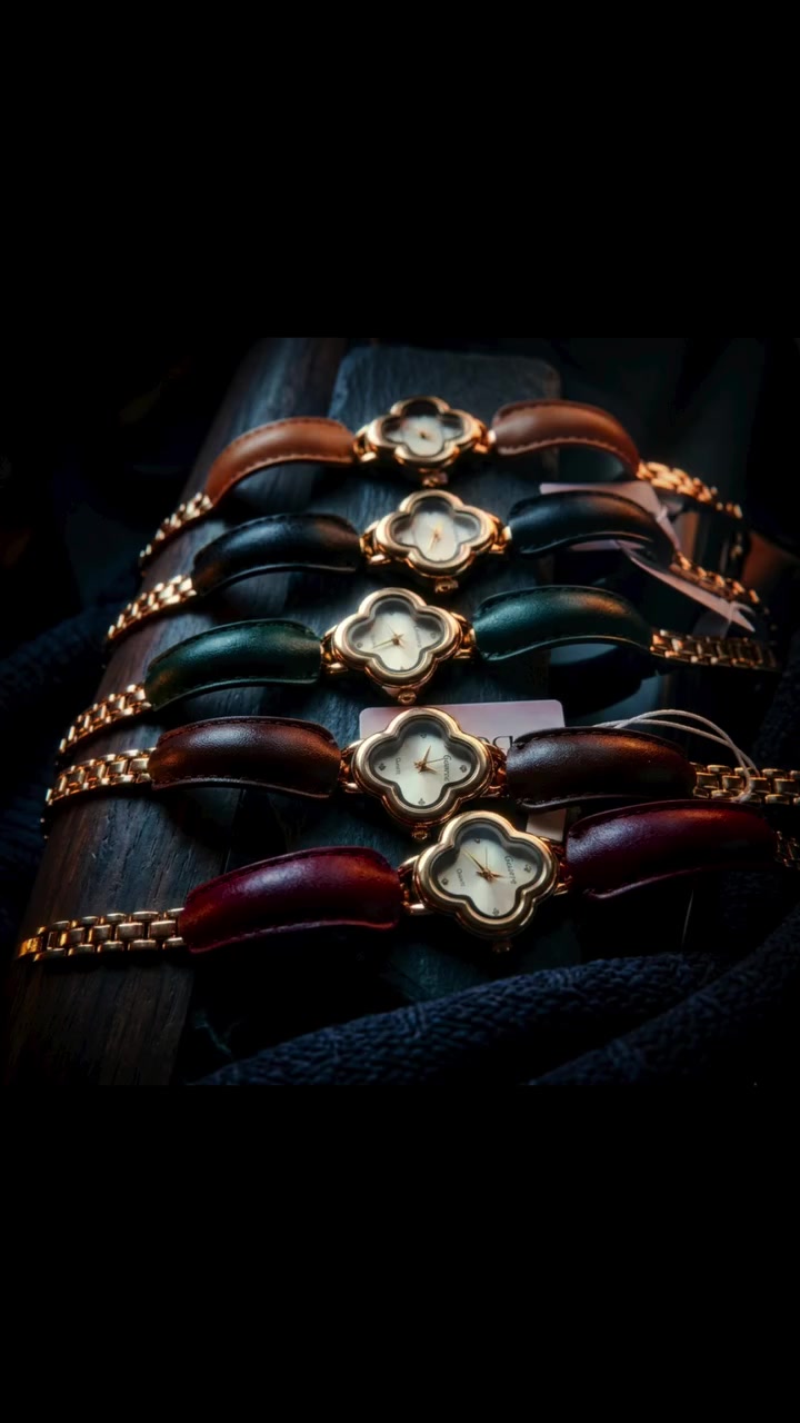 دكّة_الساعچي⌚️
 
وصلتكم الآن ساعة نسائية بتصميم ناعم وفخم على شكل زهرة، تجمع بين الرقي والبساطة حتى تكون قطعة مميزة بكل إطلالة ✨

للحجز والاستفسار دايركت او على الواتساب 📲
يتوفر توصيل لجميع المحافظات 🚚

#العراق #اكسبلور #lifestyle #like4like #luxury


**إذا كنت صاحب هذا الإعلان وتريد حذفه لأي سبب، رجاءا أرسل رسالة إلى الدعم الفني**