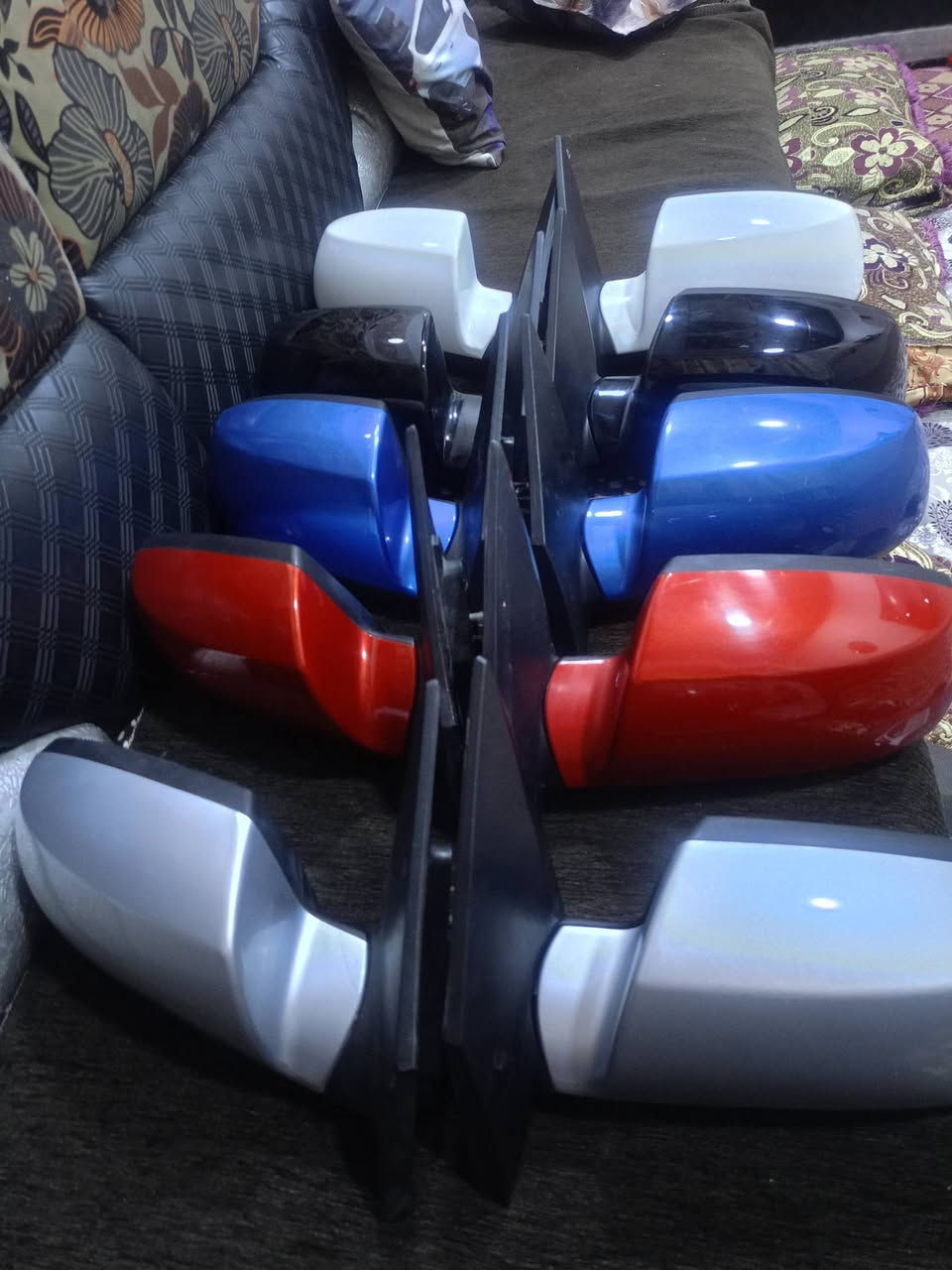 مرايات حاويه وجبه جديده كهرب واغلبهم شفط شراي اتصل او خاص 
***********
