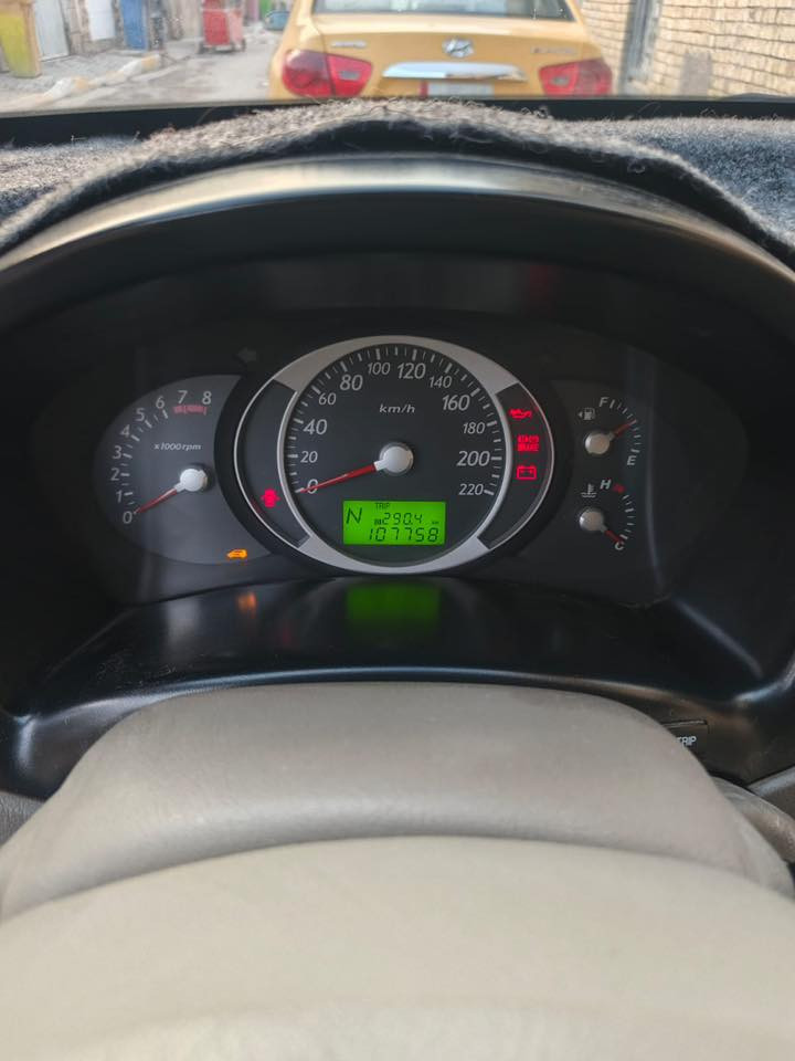 توسان 2008 جديدة مكفولة من الصبغ والحادث السيارة ابلادية محرك كير كشر مكفول  السيارة خليجية رقم بغداد باسمي ماشية ١١١ محرك 2000 كامرة خلفيه السعر ١١٠ وبيه مجال بسيط عنواني بغداد ***********
